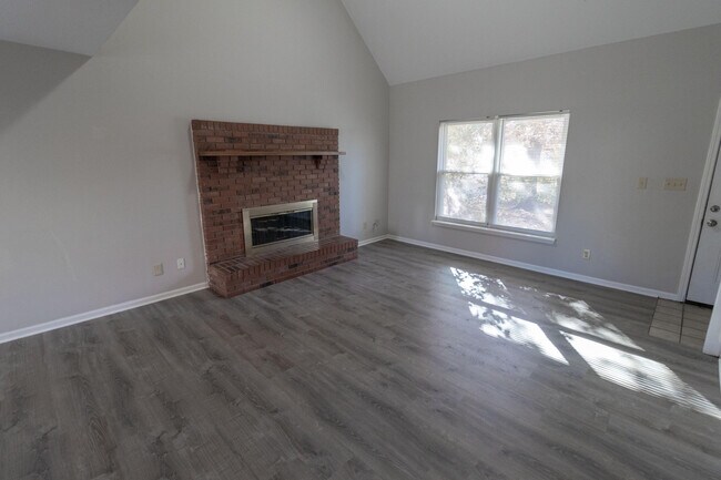 Foto del edificio - 3705 Hermitage Rd