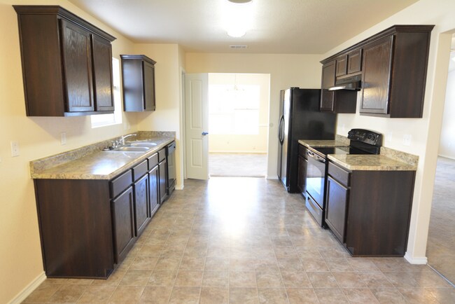 Foto del edificio - 2113 Lincoln Ct