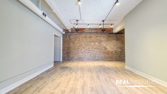 Foto del edificio - 2320 N Damen Ave