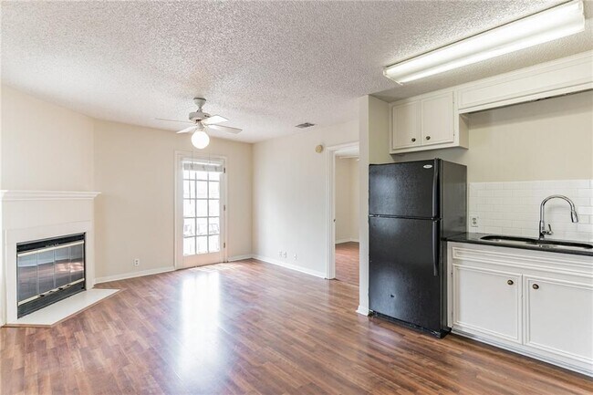 Building Photo - 502 W 17th St