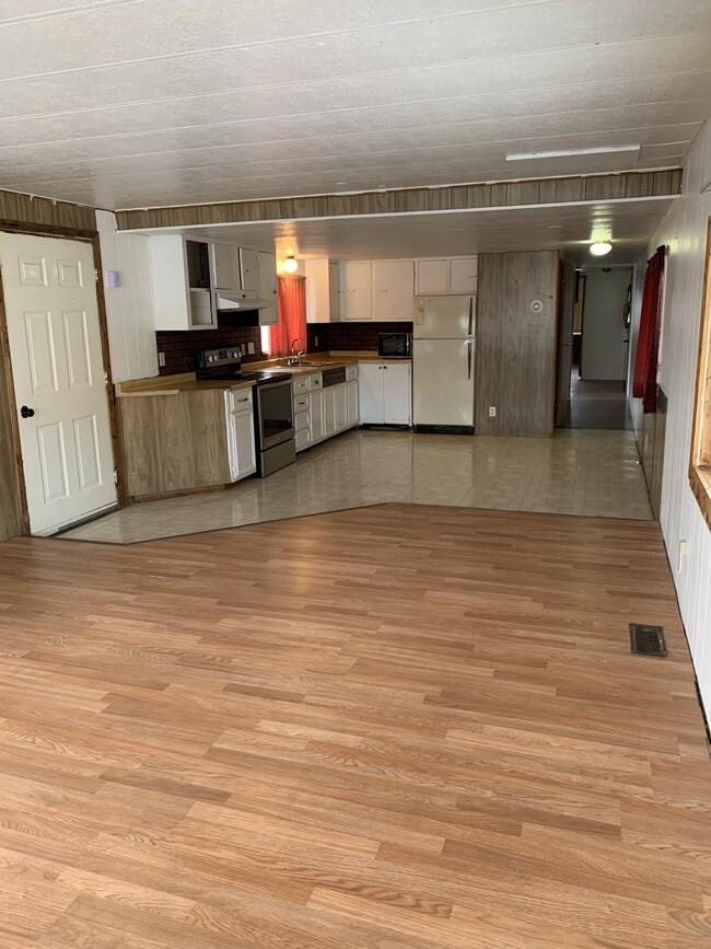 Kitchen - 725 Park Ave