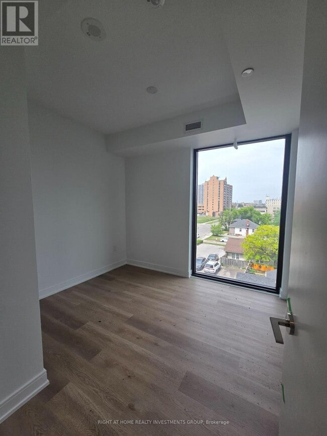 Building Photo - 3009 Novar Rd