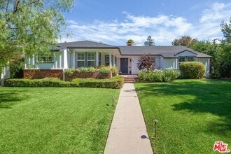 Building Photo - 4922 Hayvenhurst Ave