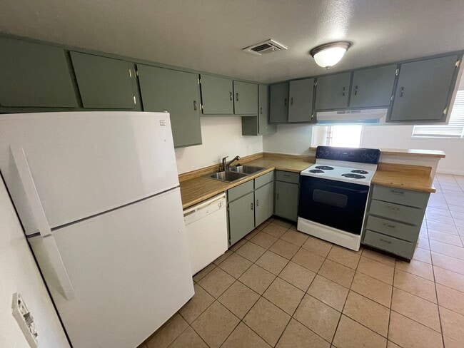 Building Photo - 4155 Solteros St