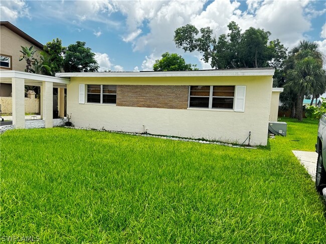 Building Photo - 1424 Alhambra Dr