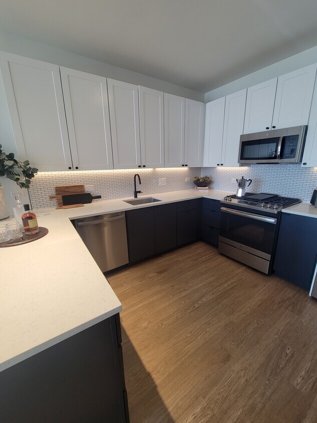 Foto principal - 801 W North Ave