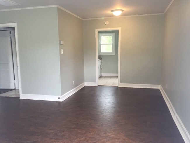 Building Photo - 2BD Duplex in Pendleton for Rent! Only $1,...