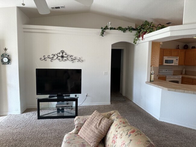 Foto del edificio - Furnished Short or Long term (4 month min)