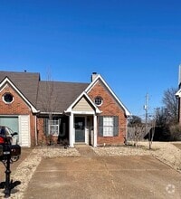 Building Photo - 8226 Town N Country Dr