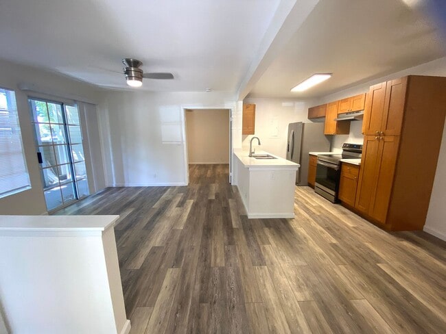 Foto del edificio - Available Now – 2BR/2BA Condo in Elima Lan...