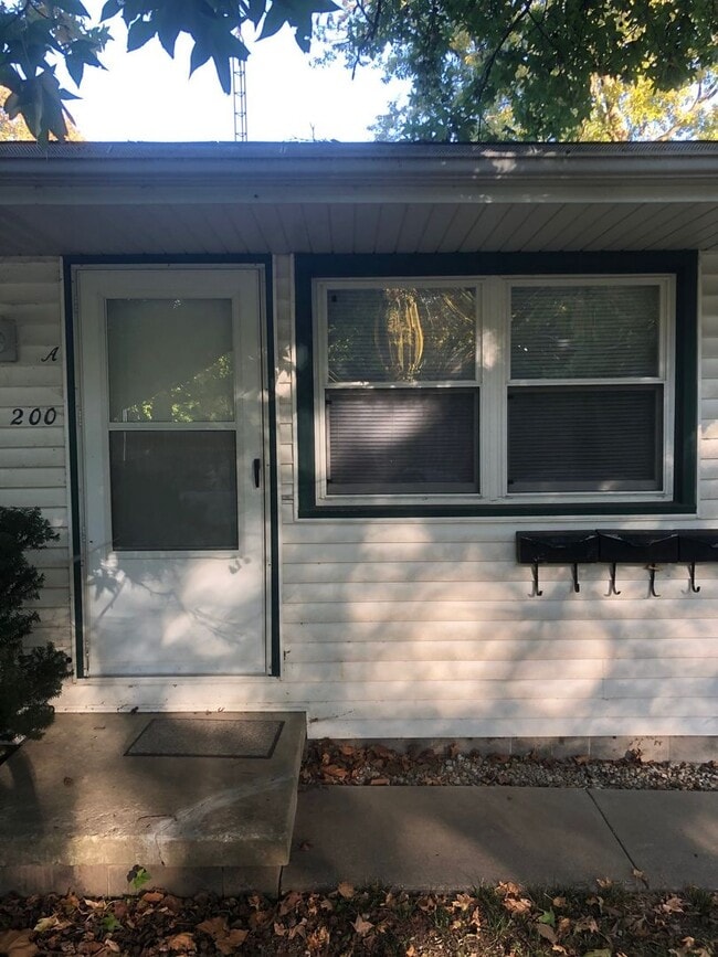 Building Photo - 200 S Grove St