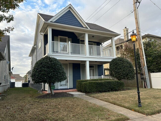 Building Photo - Charming Island Home with plenty of living space! Pets are owner's approval, fees apply. Owner wi...