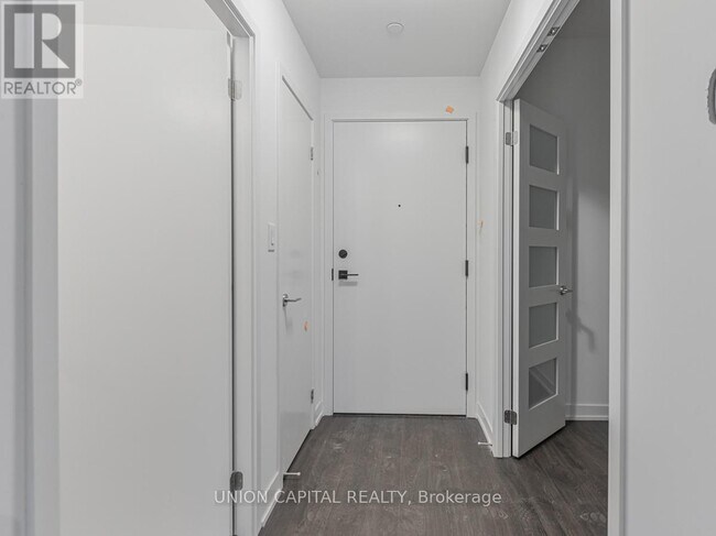 Photo du bâtiment - 8119 Birchmount Rd