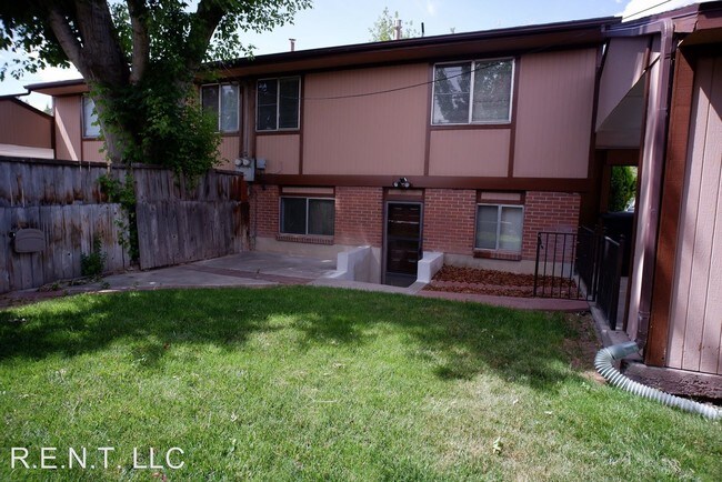 Building Photo - 3 br, 2 bath House - 668 E. Malibu