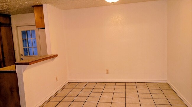 Building Photo - 10150 Valley Club Dr