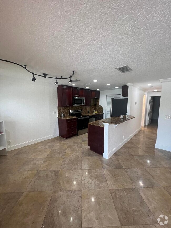 Building Photo - 3101 Florida Blvd