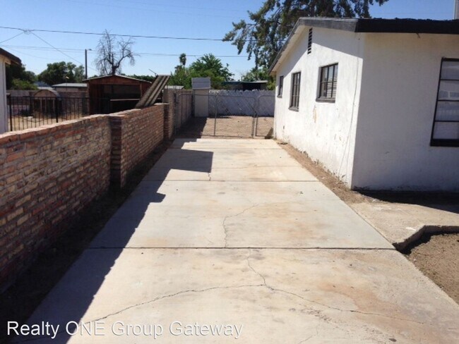 Building Photo - 2 br, 1 bath House - 903 W Westridge Dr