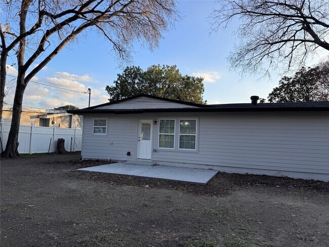 Foto del edificio - 2553 Wicker Ave