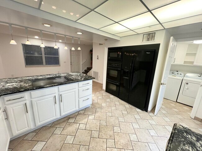 Building Photo - 2829 SW Cornell Ave