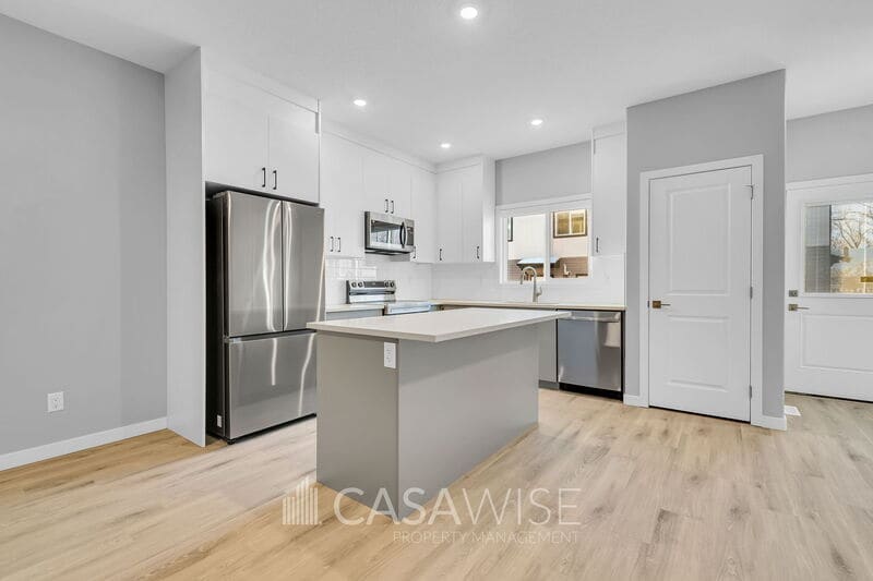 Primary Photo - 10248-10157 157 St NW