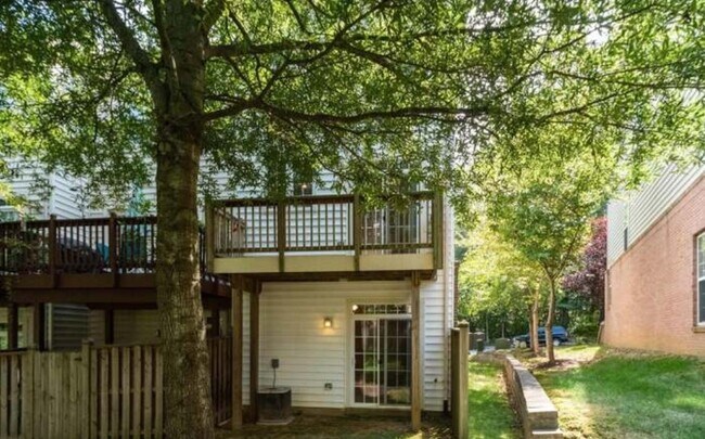 Foto del edificio - 8026 Pennington Dr