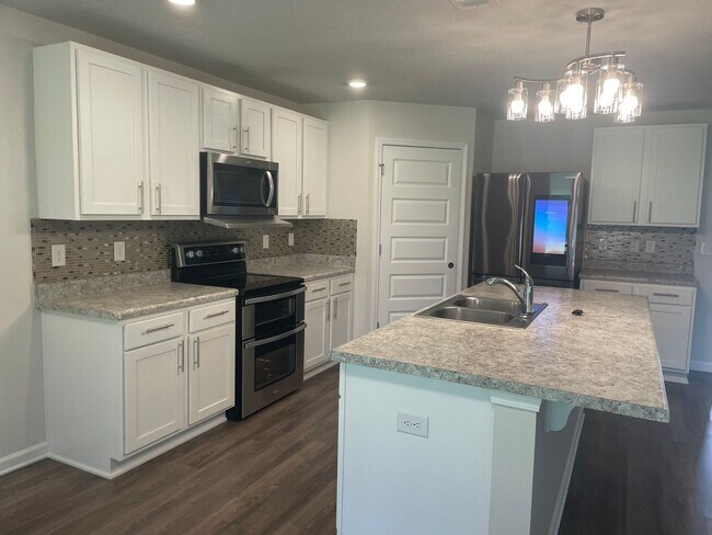 Building Photo - 5241 Peach Dr