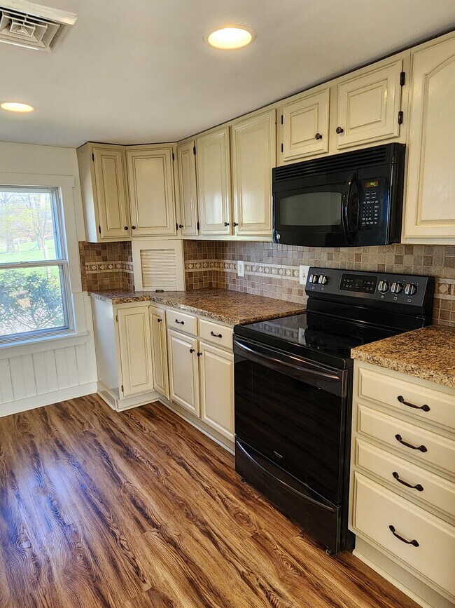 Foto del edificio - 53 Liberty Ln
