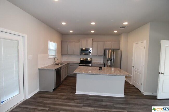 Foto del edificio - 2206 Mustard Ct