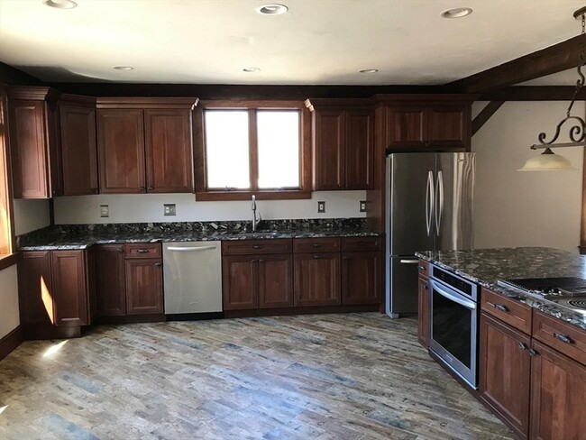 Building Photo - 120 Meadow Road Unit 2