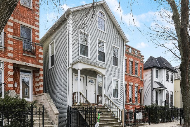 Foto del edificio - 2425 N Greenview Ave