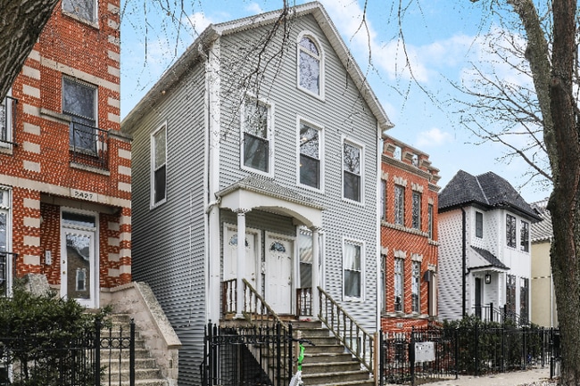 Building Photo - 2425 N Greenview Ave