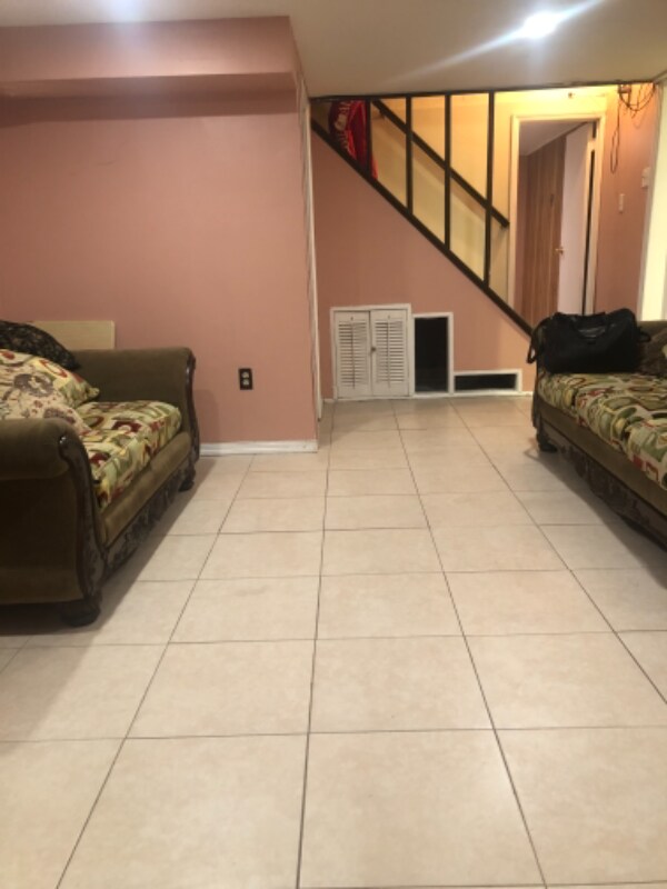 Foto del edificio - 84-42 266th St
