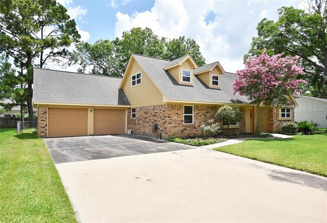 Building Photo - 1811 Laurel Oaks Dr