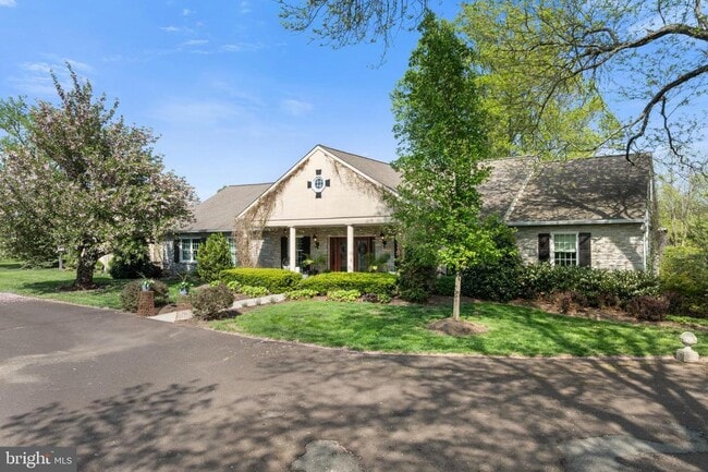 Building Photo - 560 Indian Creek Rd