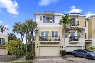 Building Photo - 616 NW 38th Cir