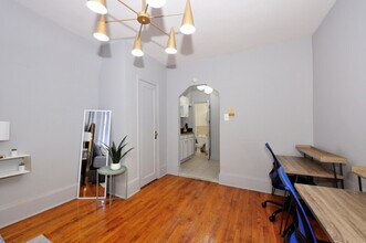 Building Photo - 165 E 90th St