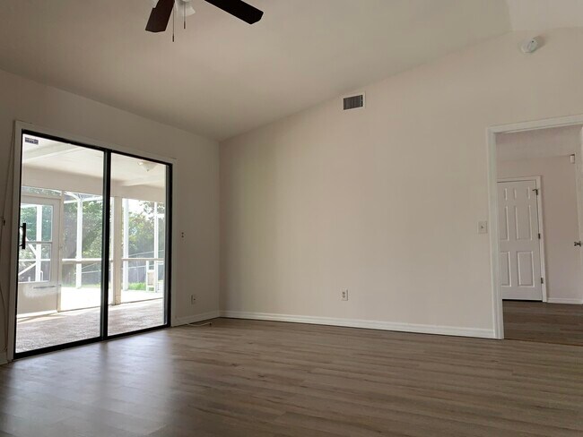 Foto del edificio - 1880 SW Bradway Ln