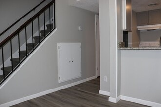 Building Photo - 1950 Lakeview Rd Building Photo - 1950 Lakeview Rd