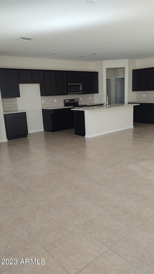 Building Photo - 17844 W Villa Hermosa Ln