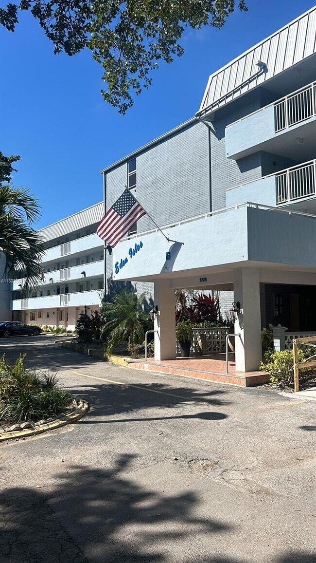 Foto del edificio - 3725 NE 169th St