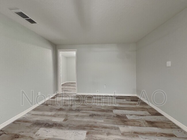 Building Photo - 2717 13th Ave S