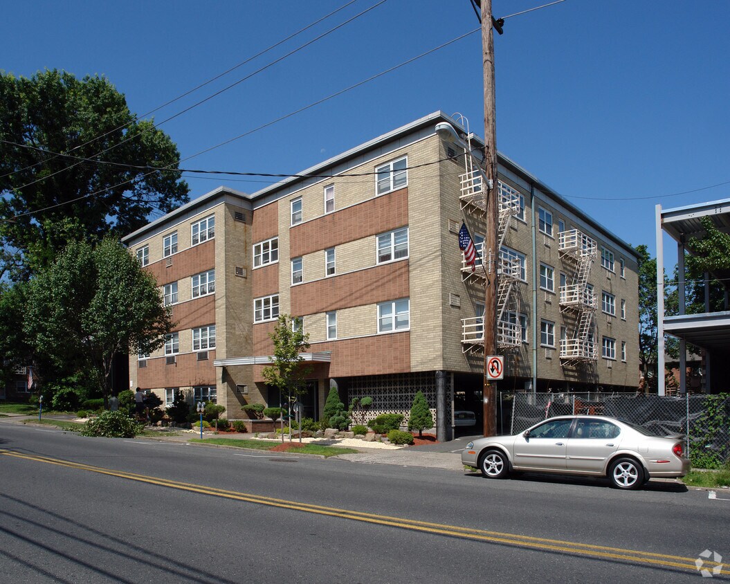 443445 Broad Ave, Palisades Park, NJ 07650 Apartments in Palisades