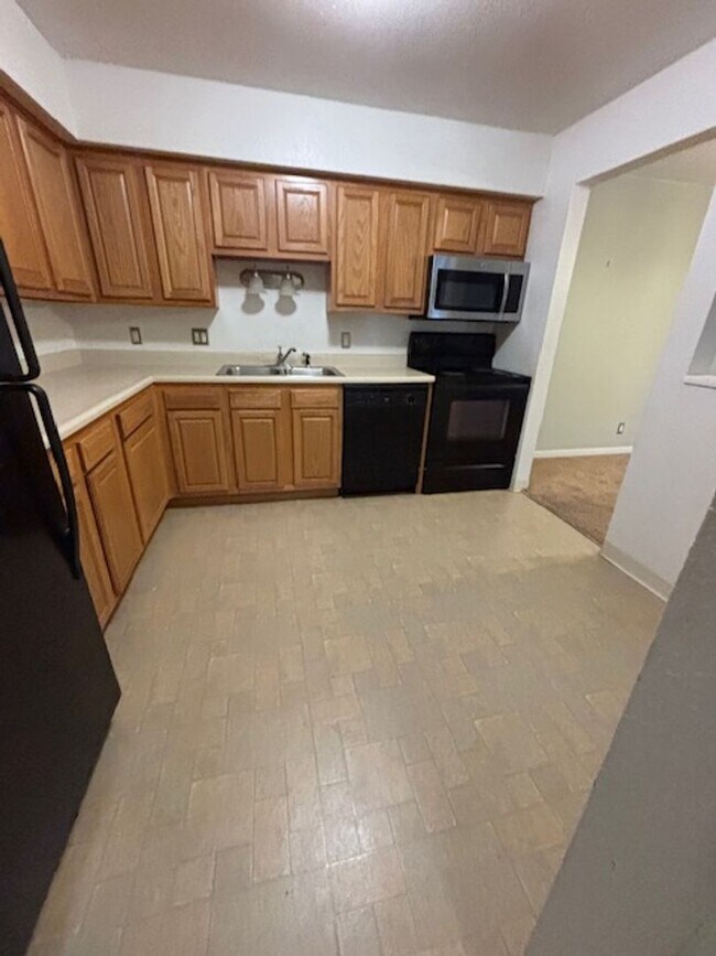 Foto del edificio - 2 BEDROOM/2 BATH CONDO FOR LEASE IN NORTHVILLE