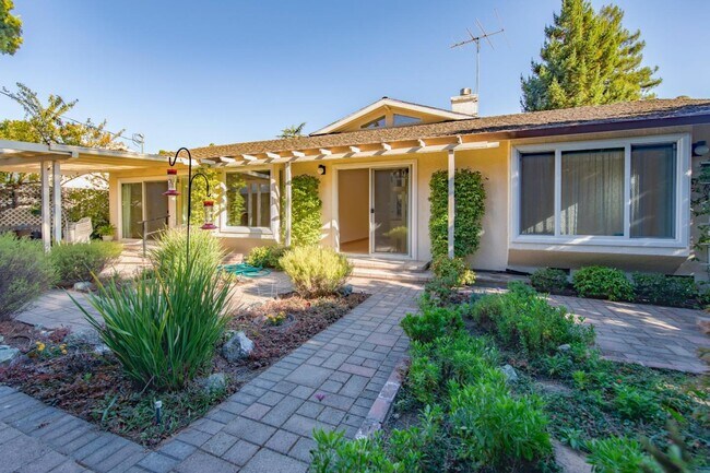 Building Photo - 908 Glennan Dr