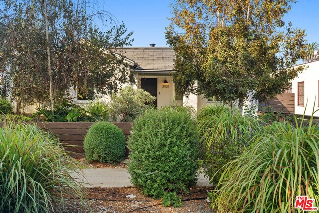 Building Photo - 2921 Hillcrest Dr