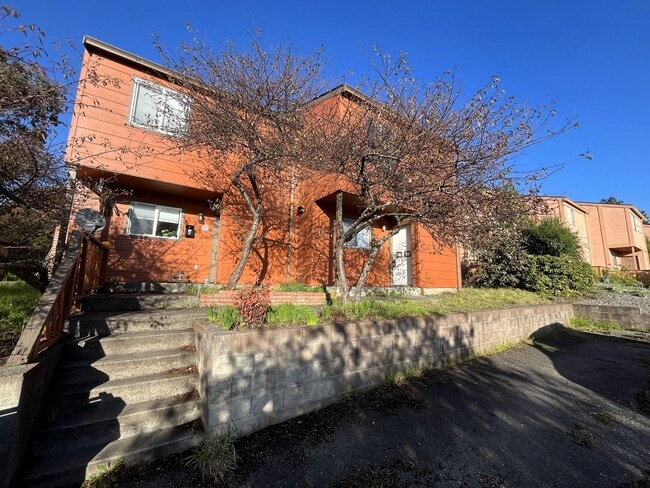 Building Photo - 840 D St