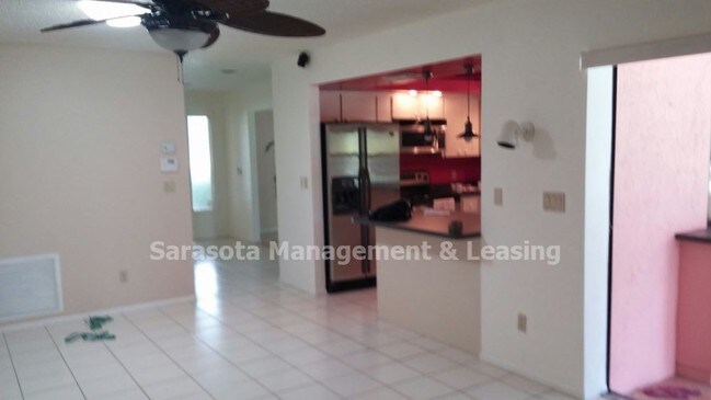 Foto del edificio - 4963 Rutland Gate