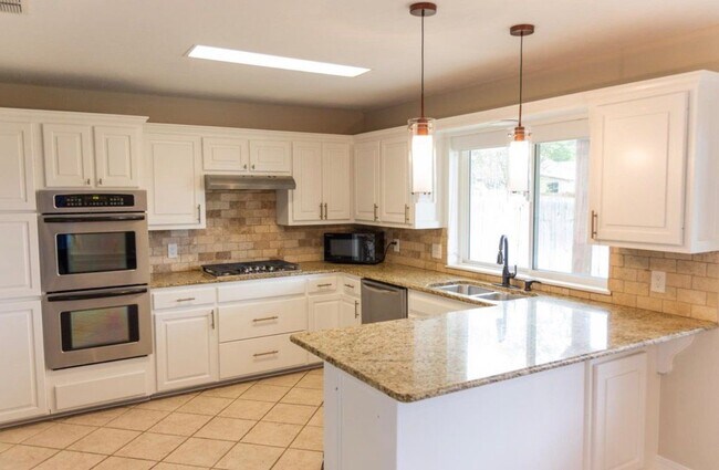 Building Photo - 1304 Tiffany Ln
