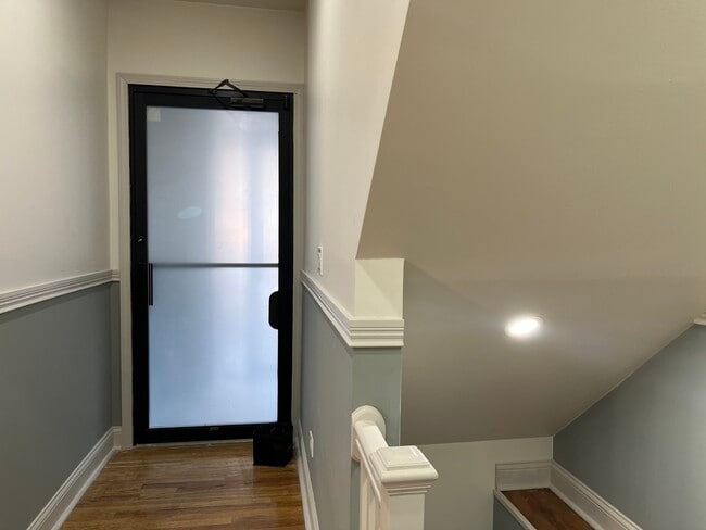 Building Photo - 1446 W Irving Park Rd