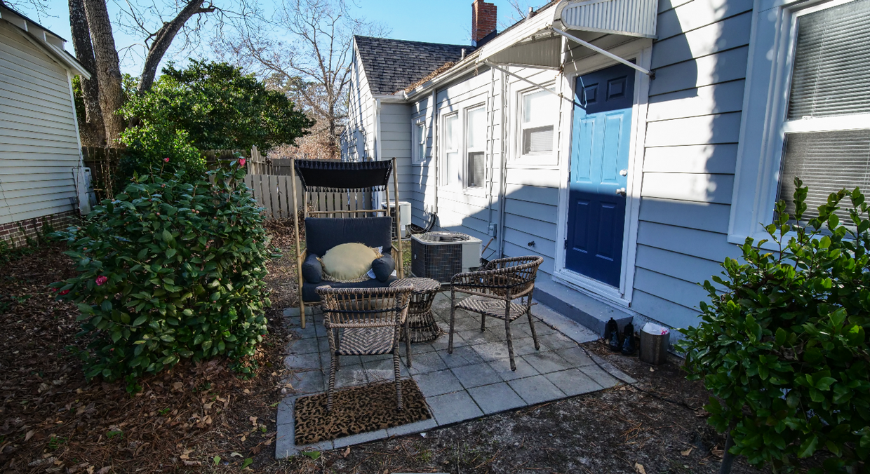 Primary Photo - 2 bedroom Grid House for rent!